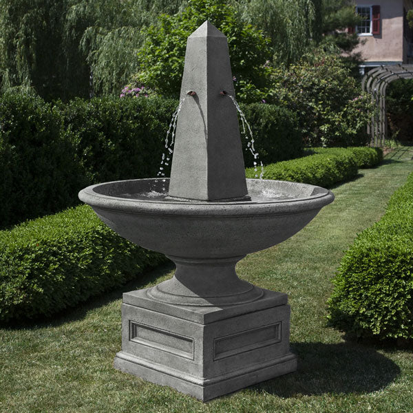 Condotti Obelisk Fountain in action