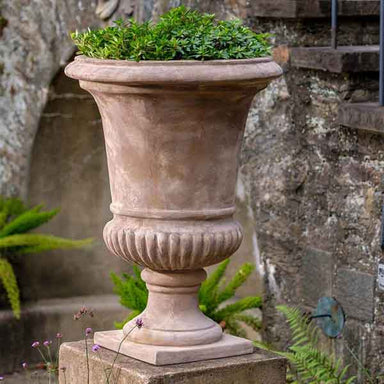 Alberobello Urn Antico Terra Cotta S/1 in the garden