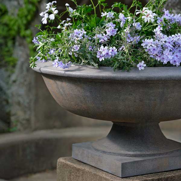 Apsley Urn, Large Campania International