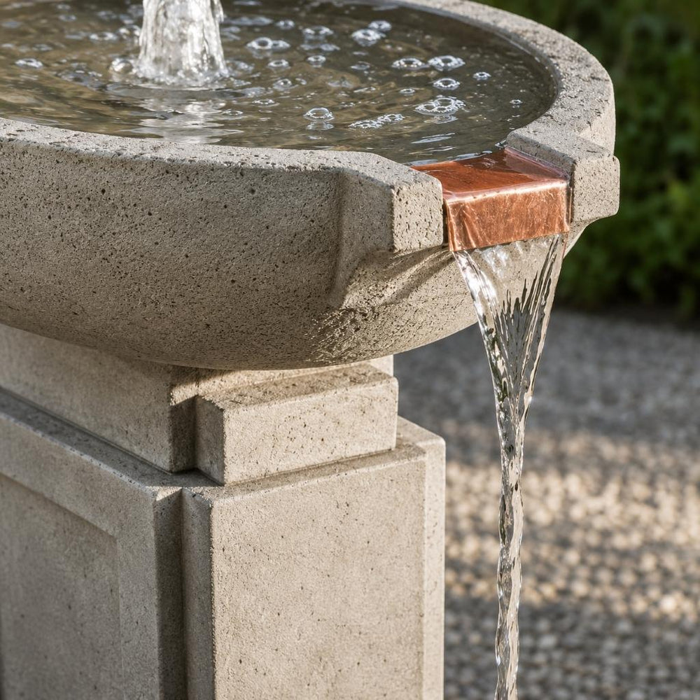 Austin Fountain in action up close.