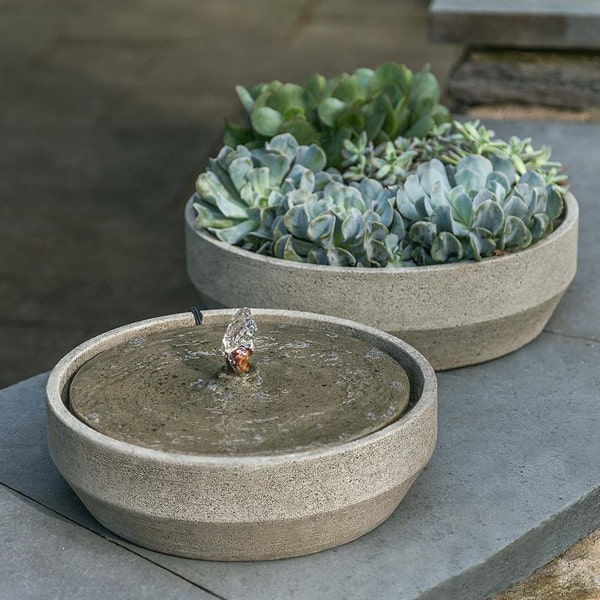 Beveled Yuma Fountain on ledge in the backyard