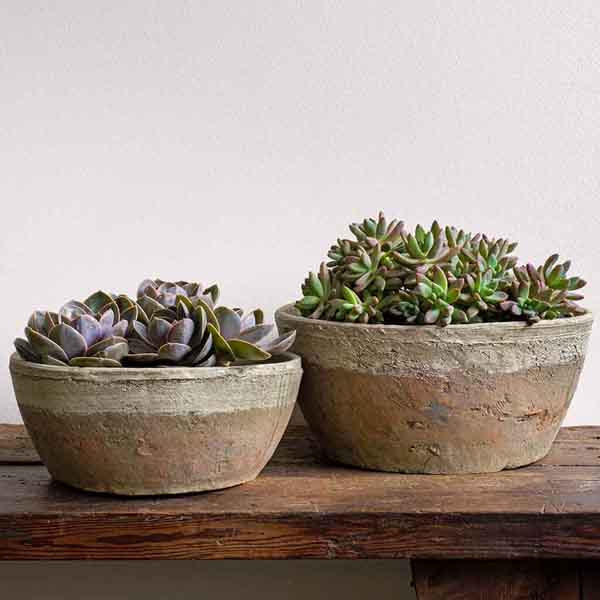 Farmer's Bowl Planter - Cotswold White - S/8 on the table with gray background