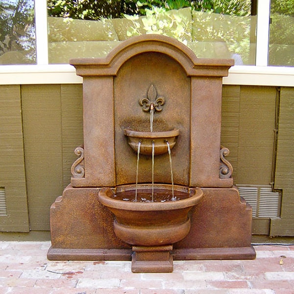 Flaminia Wall Fountain on concrete in action.