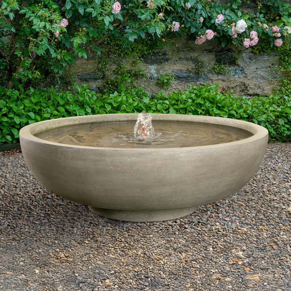 Isla Fountain on gravel in action.