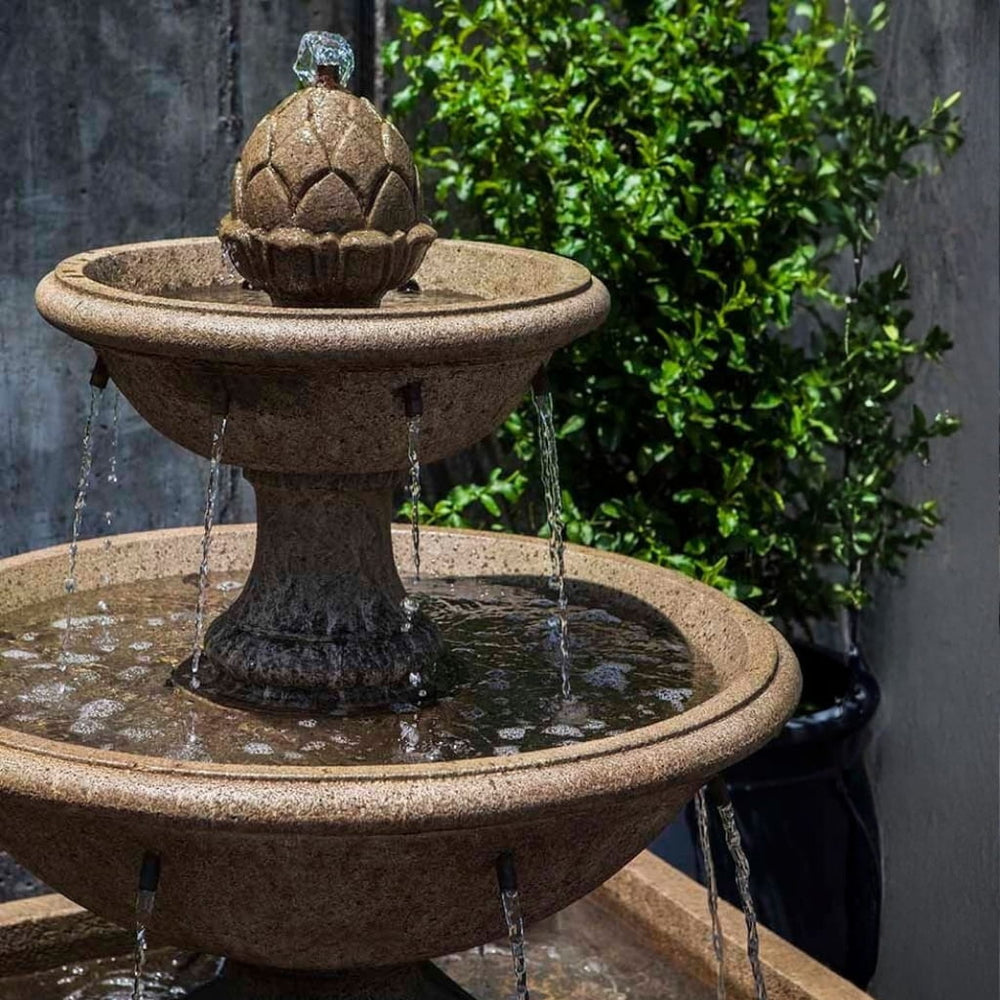 La Mirande Fountain in action upclose.