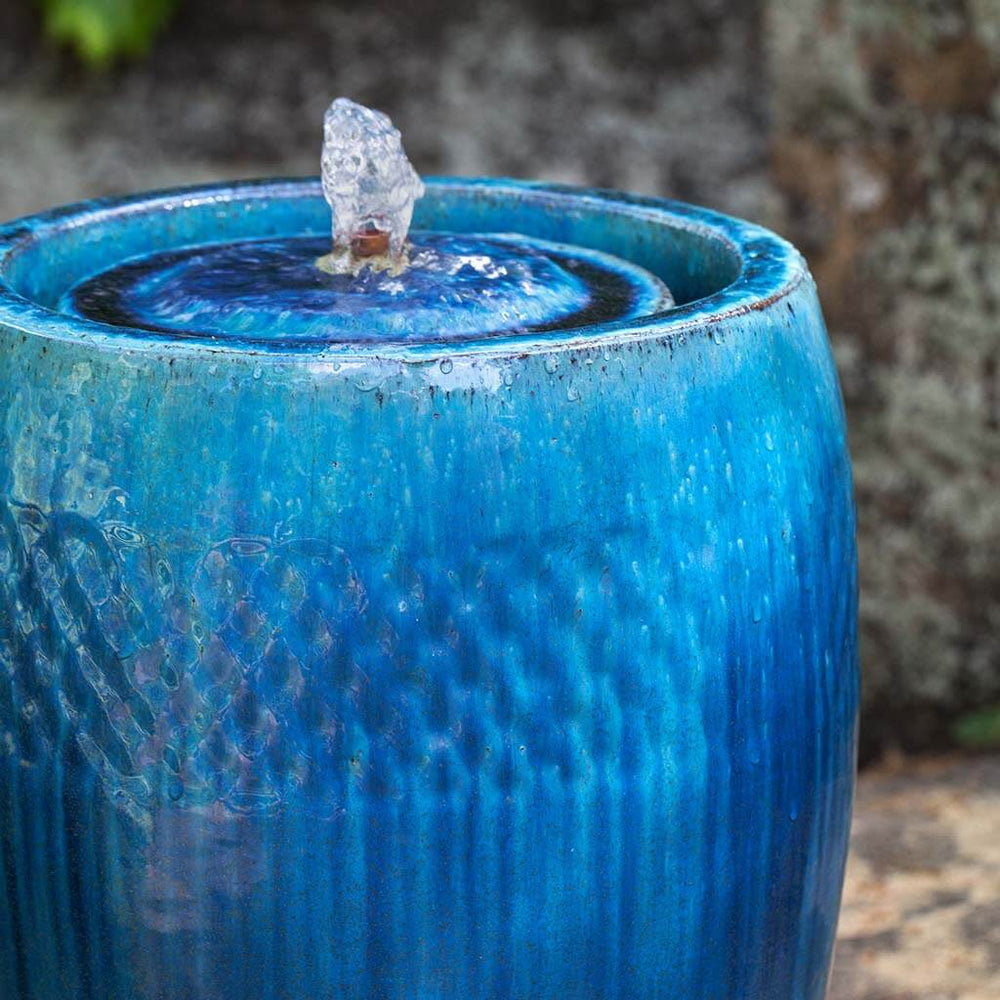 Malmo Fountain, Short-Mediterranean blue in action upclose.