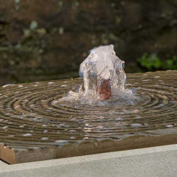 Onda Square on concrete wall background upclose in water