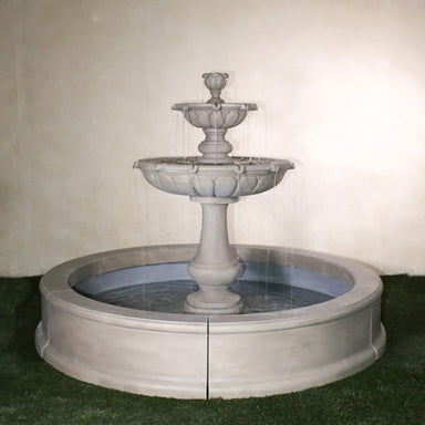 Vicentina Fountain for Pond on grass in action.