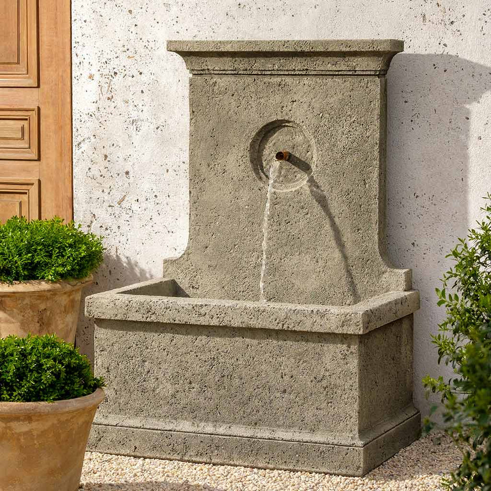 arles fountain in action