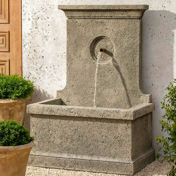 arles fountain in action