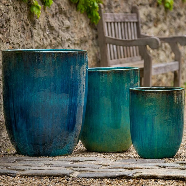 Brantome Planter Mediterranean S/3 on gravel near wooden chair