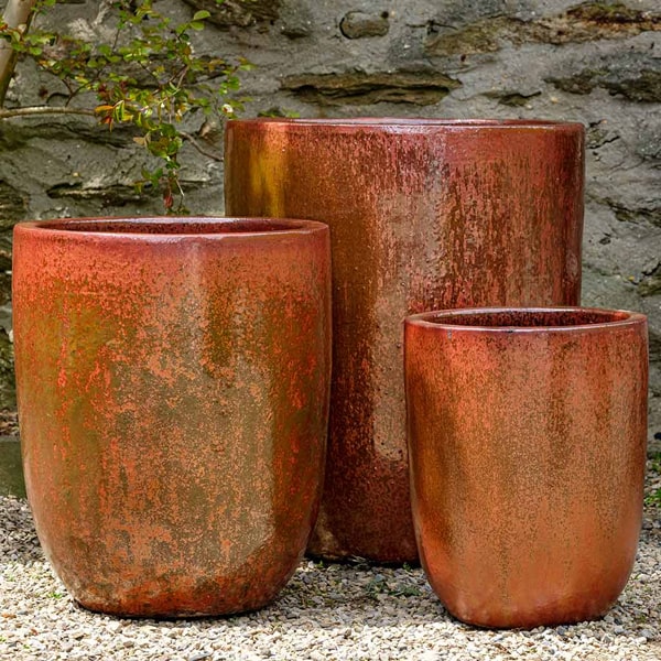 Brantome Planter Volcanic Red S/3 on gravel in the backyard