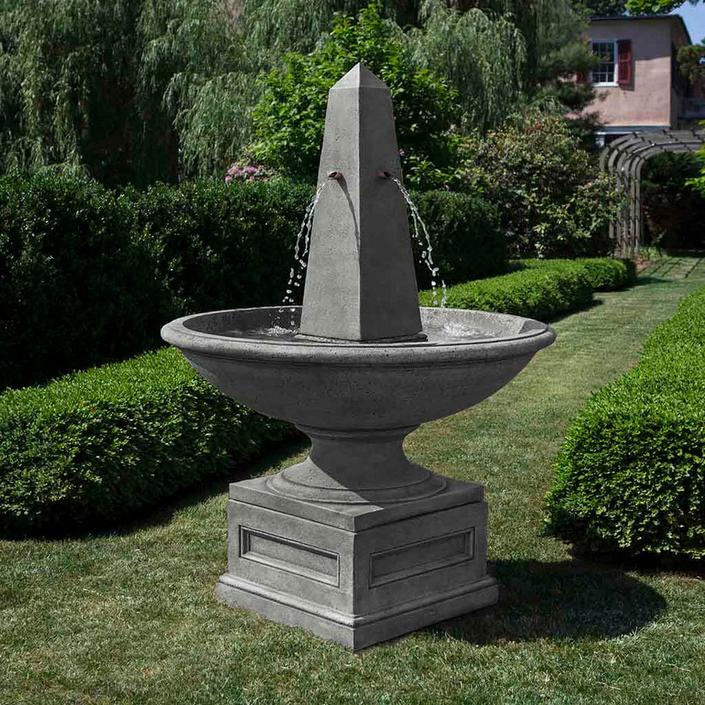 Condotti Obelisk Fountain in action