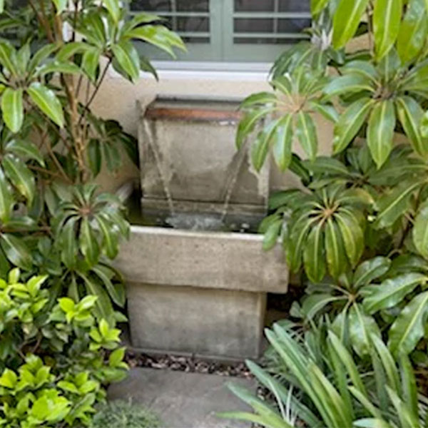 gray falling water fountain