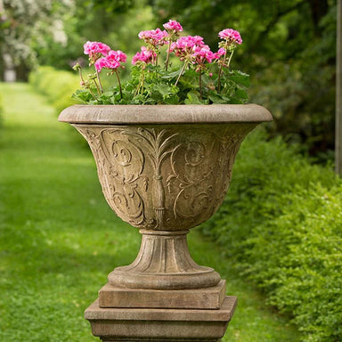 Palais Arabesque Urn filled with pink flowers in the backyard